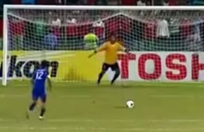 VIDEO A fost schemă sau s-a făcut de râs? Voi ce spuneți? » Cum "a păcălit" un fotbalist din Maldive portarul din Afghanistan