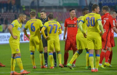 După Varela, un alt titular al Stelei s-a accidentat » Reghe va schimba sistemul cu Pandurii