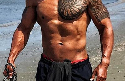 Un mare actor e plin de pătrățele la 43 de ani! Femeile o vor lua razna