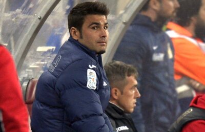 FOTO Scandal la finalul meciului Steaua - ASA » Gest obscen făcut de Mutu către suporterii care îl înjurau