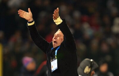 Șumudică râde de un jucător din Liga 1: "S-a aplecat să se lege la șireturi, a făcut pubalgie și nu a jucat cu Steaua"