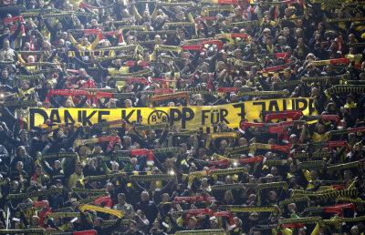 Jurgen Klopp ovaționat de toată lumea la revenirea în Dortmund: ”You'll never walk alone"