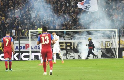 Amendă drastică pentru Steaua după derby-ul cu Dinamo » 9 fani au primit interdicție de a intra pe stadioane