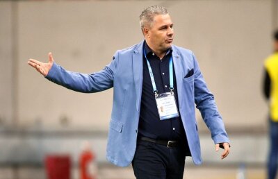 Șumudică s-a distrat la conferința de presă: "I-am dat și mamei mele ce le dau jucătorilor și a săpat toată grădina" :)