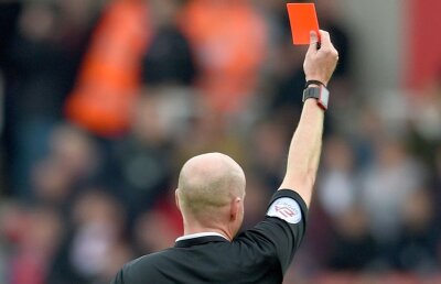 Eliminare record la un meci din Anglia » A văzut cartonașul roșu după doar 11 secunde