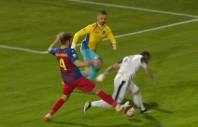 FOTO Faze controversate la ASA - Astra » Mureșenii au contestat penalty-ul acordat la faultul asupra lui Alibec + henț făcut de Lovin în careu