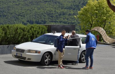 GALERIE FOTO Torje a ajuns în cantonamentul naționalei! A mers 86 de kilometri cu taxiul și a cerut chitanță la sfârșit :)