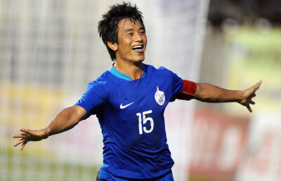 SERIAL GSP.RO Idoli uitați: Perla Indiei » Baichung Bhutia e cel mai popular fotbalist din țara sa natală. Are și un stadion :)