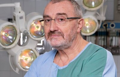 Ioan Lascăr este prima legendă medicală trimisă în fața procurorilor de către Ministerul Sănătății ”pentru că a semnat în fals o recepție fictivă la Unitatea Modernă de Arși de la Floreasca”