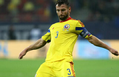 Deși a pierdut rolul de lider al naționalei, Raț nu renunță la banderolă ;)