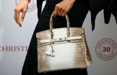 FOTO Aceasta este cea mai scumpă geantă din lume. Costă cât cinci apartamente!