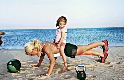 GALERIE FOTO » Este mămica a 5 copii și e plină de pătrățele