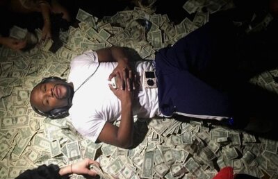 Floyd Mayweather e coșmarul caselor de pariuri » A câștigat 300.000 $ în mai puțin de o săptămână