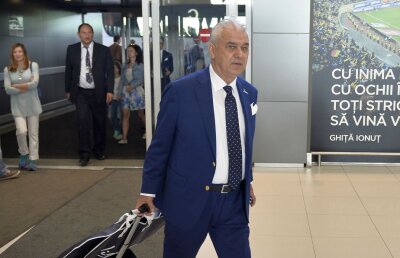 Iordănescu a vorbit la plecarea spre Franța » Ce atu crede că avem 