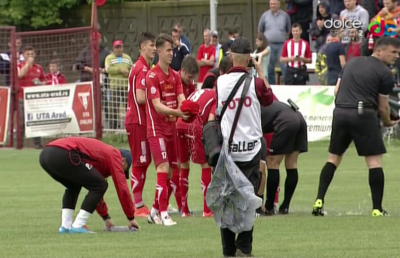 FOTO + VIDEO Scene incredibile la Arad la returul dintre UTA și Voluntari! Gazdele s-au impus, scor 1-0, pe un teren plin de apă, dar ilfovenii sunt cei care continuă în Liga 1
