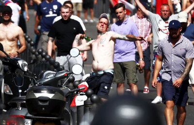 Interviu șocant cu un huligan rus: "Am venit să demonstrăm că englezii sunt fetițe! Se bat cu bâte și sticle, noi doar cu pumnii!"