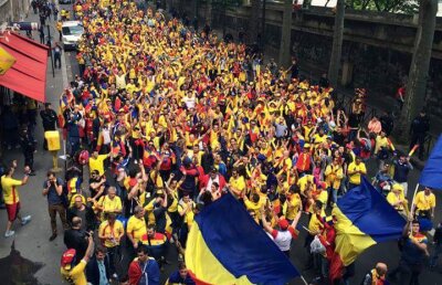 FOTO + VIDEO Suporterii României, din nou la mare înălțime! Au defilat și au fost din nou aplaudați de francezi