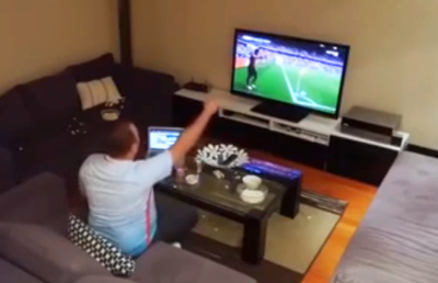VIDEO Un suporter şi-a distrus televizorul în timpul unui meci de la EURO 2016 din cauza iubitei sale