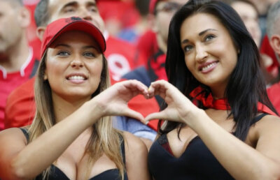 FOTO ROMÂNIA-ALBANIA. "Pericolul" din tribune » Albanezii au unele dintre cele mai sexy microbiste de la EURO 2016