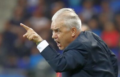 TOP 10 declarații absurde ale lui Iordănescu după rușinea de la Euro » De la: "Mă gândesc la concediu" la "Nu ați realizat nimic în viață"