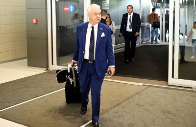 VIDEO Iordănescu a dat-o la întors și a făcut un anunț la revenirea în țară: "Din capul locului aș vrea să vă rog"