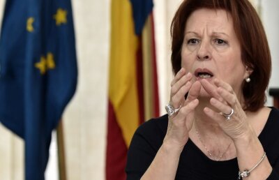 Foștii copii internați cer demisia șefei Autorității de protecție! ”Întrebați-l pe psihiatrul Deszo Nagy, care le-a administrat tratament puștilor de la Dacia, dacă a plecat afară pe banii firmelor de medicamente!” 