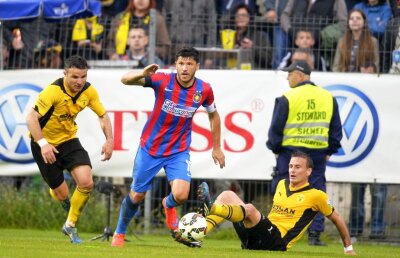 EXCLUSIV Steaua a mai luat un mijlocaș » Fotbalistul va ajunge în această seară în cantonament » Cum ar arăta primul "11"