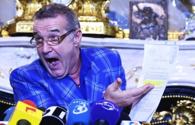 Scandal la Steaua! Becali s-a enervat și anunță: "I-am dat hârtie să plece! El a amenințat că nu mai merge în cantonament"
