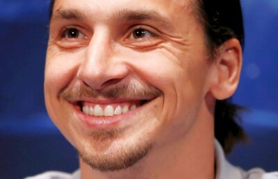 Prima reacție a lui Zlatan după ce a semnat cu United » Mourinho e în culmea extazului. Vezi prima poză în tricoul diavolilor