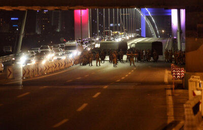 FOTO ȘI VIDEO Lovitură de stat în desfășurare în Turcia! Forțele loiale președintelui Erdogan anunță că au repreluat controlul