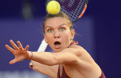 Efort de finală » Halep va lupta din nou pentru titlu în București după ce a trecut de Vania King în semifinale