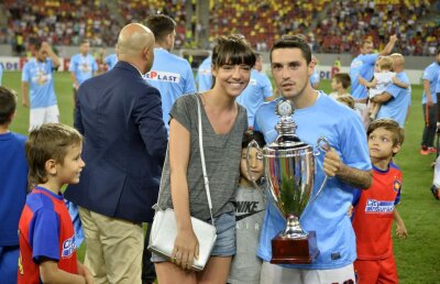 GALERIE FOTO 10 imagini cu sărbătoarea roș-albastră » Primul meci și primul trofeu pentru Steaua