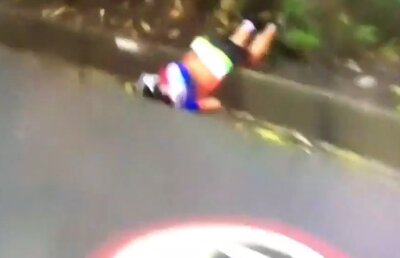 VIDEO Comoție cerebrală și 3 vertebre rupte! Căzătură violentă în cursa de ciclism, proba feminină!