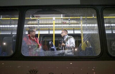 VIDEO + FOTO Incident grav la Rio » Un autobuz cu jurnaliști a fost atacat! O persoană a fost rănită