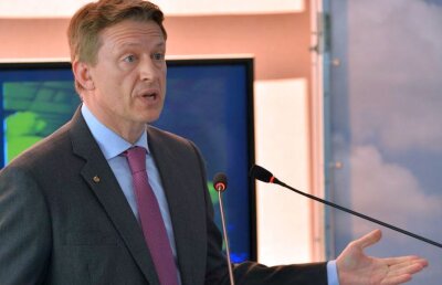 EXCLUSIV Morariu îl critică pe Petrache. Petrache DEMISIONEAZĂ și avertizează: "Toți vinovații pentru echipament, indiferent de funcții, vor plăti!"