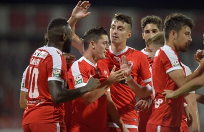 VIDEO+FOTO » "Câinii" mușcă tot mai tare » Dinamo a învins lejer FC Voluntari, scor 3-1, și urcă pe primul loc