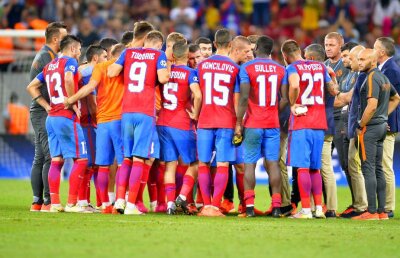 GALERIE FOTO Gesturile făcute de jucătorii Stelei, care nu s-au văzut la TV » Suporterii au reacționat imediat