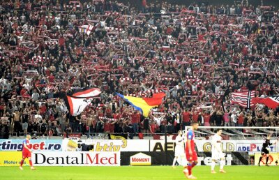 Stadion alb-roșu la derby! După ce au epuizat biletele la peluză, dinamoviștii merg și la tribuna a doua 