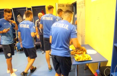 VIDEO+FOTO Nebunie la meciul Petrolului din Liga a 4-a! "Găzarii" s-au impus pe un stadion cu peste 6.000 de spectatori care au făcut show