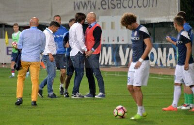 GALERIE FOTO EXCLUSIV Scandal la pauza meciului dintre Botoșani și ASA » Dan Alexa a sărit la arbitri și la Leo Grozavu: "A fost un arbitraj prost"
