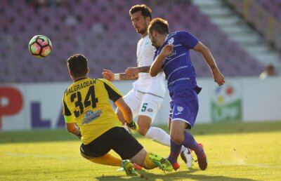 VIDEO Spectacol și greșeli de arbitraj » ACS Poli și Chiajna, cele două codașe din L1, au oferit un meci plăcut pe Bega. "Erou" a fost însă "centralul" Mladinovici