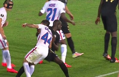 FOTO + VIDEO Ironie pe facebook, după eliminarea stupidă a lui Enache: "Are și Steaua un Bizon"