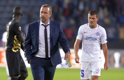 Reghecampf nu-l menajează pe Enache: "Este vina totală a lui! Mi-am cerut scuze arbitrului"