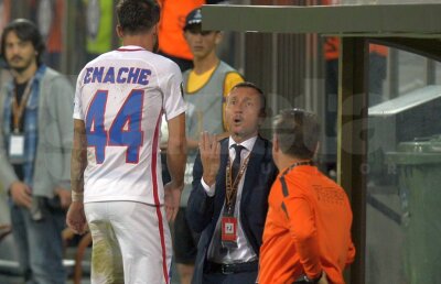 GALERIE FOTO MM, reacție nervoasă pe marginea terenului! Directorul sportiv al Stelei l-a luat tare pe Enache