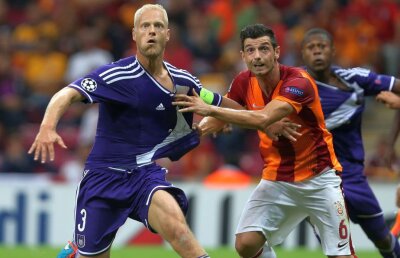 Un coleg de-al lui Stanciu şi Chipciu, anchetat după ce ar fi pariat pe meciurile lui Anderlecht » Ce riscă acum fotbalistul