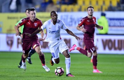 Șumudică se ia de Reghecampf: "Cum au luat acești jucători campionatul dacă nu erau pregătiți?"