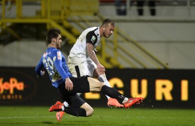 VIDEO Viitorul o învinge pe Astra, scor 1-0, și o egalează la puncte pe CS U Craiova » Alibec a fost eliminat după ce l-a lovit pe Brandan