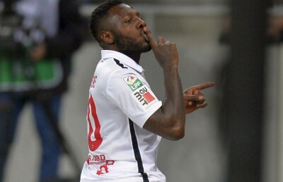 Gnohere se ține de glume înainte de meciul cu Dinamo II: "Vom vedea unde joc" » Francezul e sigur de calificare: "Doar jucăm cu echipa a II-a"