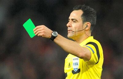 VIDEO Moment istoric în fotbal: s-a acordat primul cartonaș verde! Ar fi bună regula și la noi?