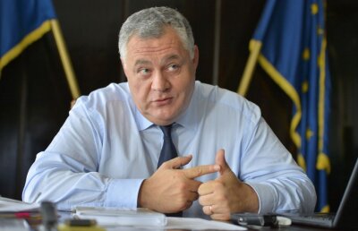 NOI DOCUMENTE » Sfidarea continuă » Miculescu și-a aprobat o nouă deplasare de lux chiar a doua zi după ce explica oamenilor că zboară la business class pentru că: "e legal, dar nu zbor exclusiv la business"